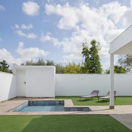 Laruma Holiday home